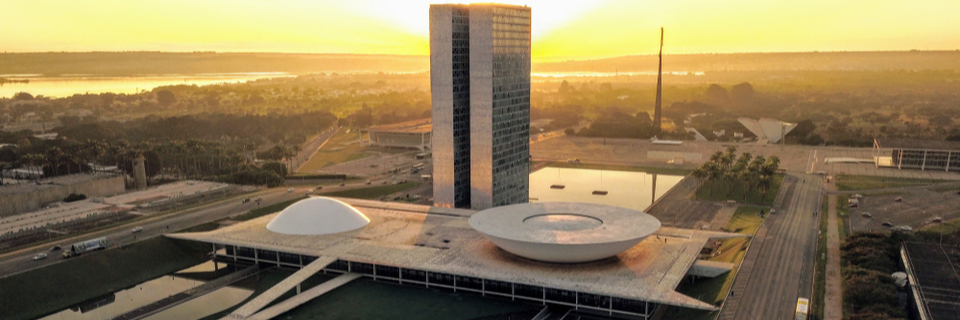 Comissão da Câmara aprova piso salarial de R$ 5,5 mil para assistentes sociais; texto pode ir ao Senado  