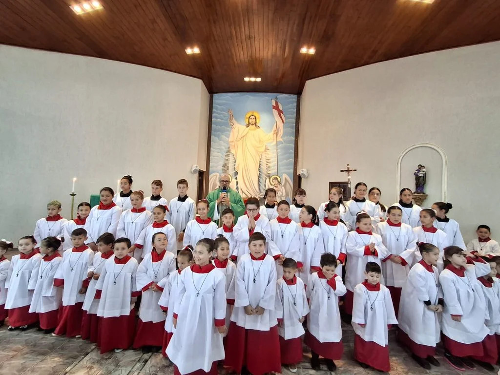 Paróquia São José, do distrito do Guará, celebra investidura de 45 novos servidores do altar