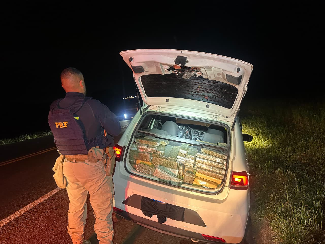 Após perseguição, PRF apreende quase 300 kg de maconha neste sábado (29) em Guarapuava