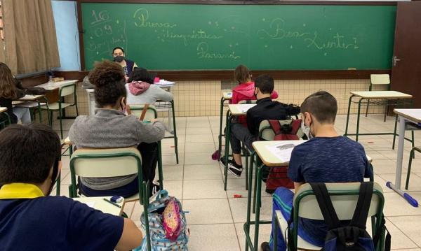 Prova objetiva do PSS de professores da rede estadual do Paraná será aplicada neste domingo (25)