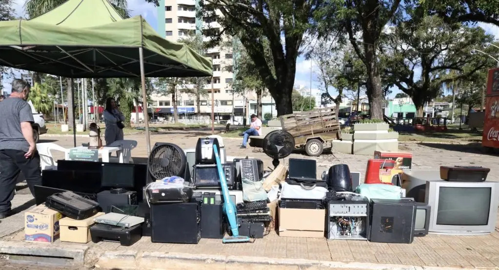 Campanha “Descarte Consciente” recolhe resíduos eletroeletrônicos em Guarapuava: ação segue nesta quinta (3)