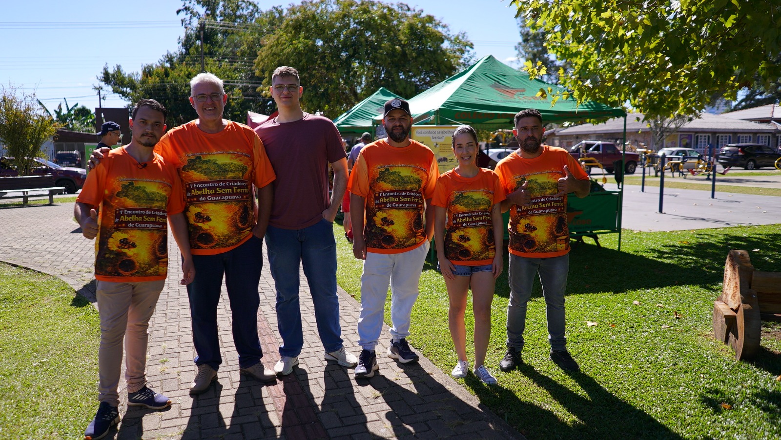  Evento “Mateando com as Abelhas” reúne comunidade e produtores na Praça da Ucrânia em Guarapuava