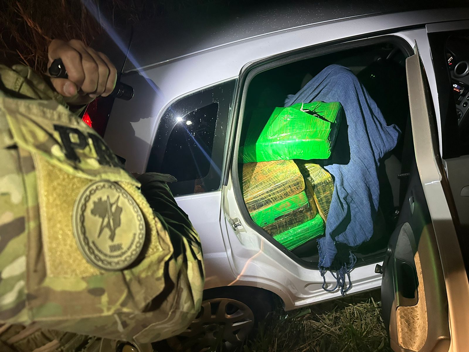 Após tentativa de fuga, motorista é preso pela PRF transportando 264 kg de maconha em Virmond na madrugada deste domingo (28)