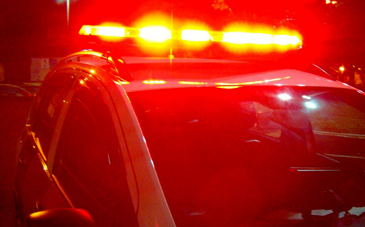 Carro destrói muro de edifício e deixa 5 feridos em Guarapuava