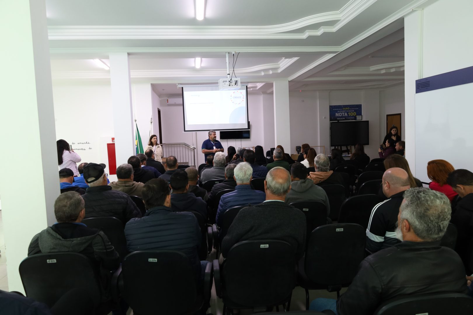 Motoristas do transporte escolar de Guarapuava participam de capacitação com foco em inclusão e segurança