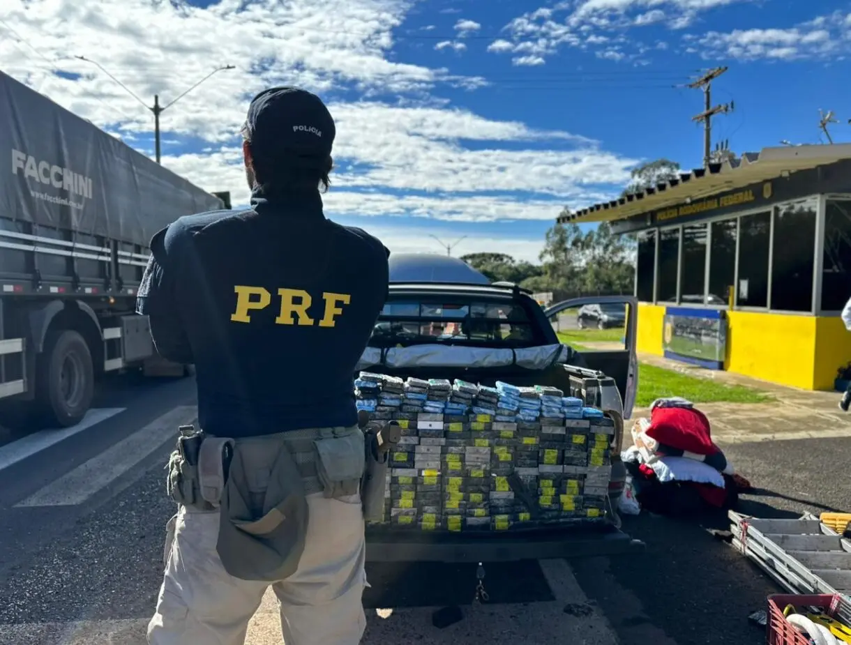 PRF prende mãe e filho com carga milionária de iPhones na BR-277, em Guarapuava