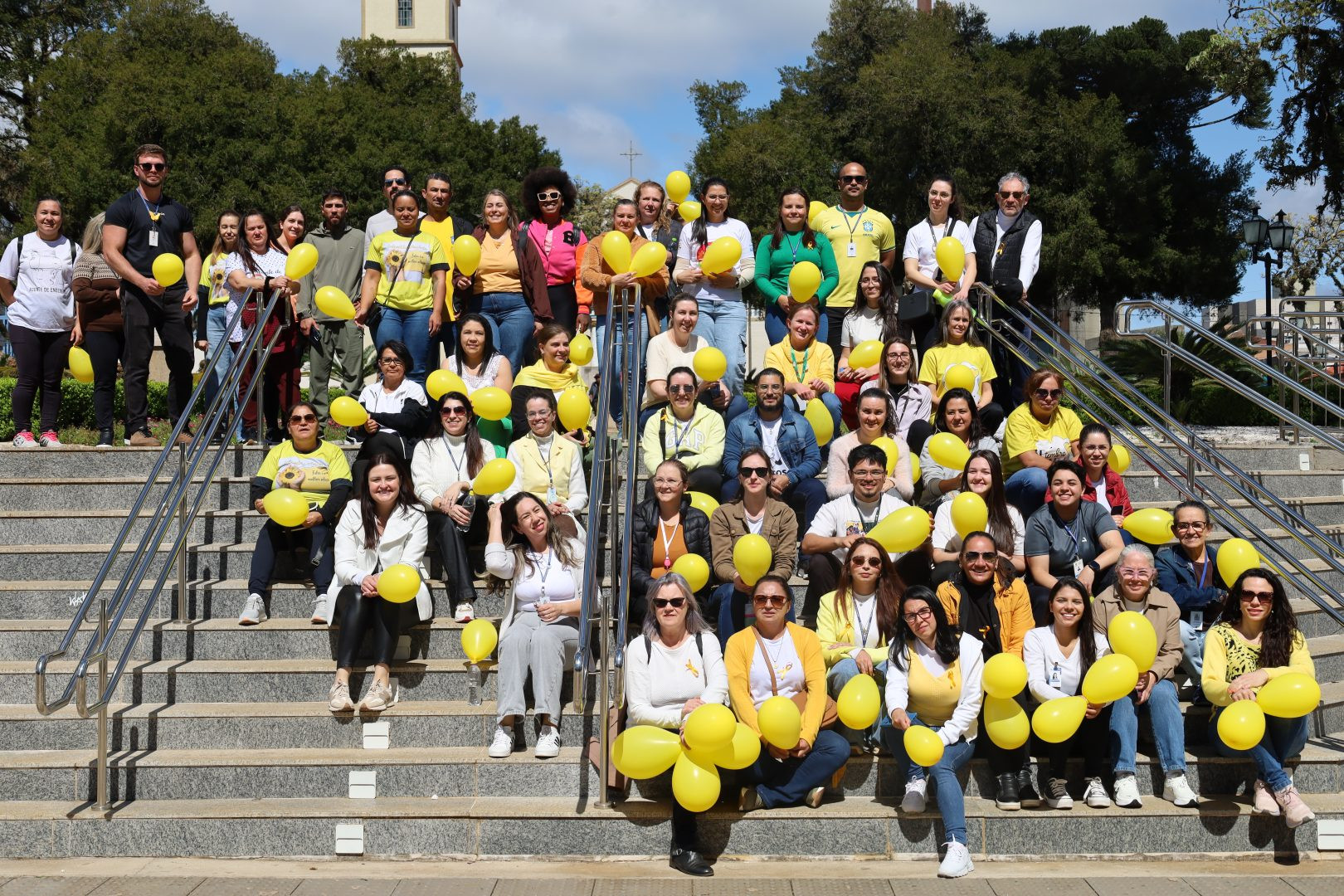 Caminhada em alusão à vida reúne profissionais e comunidade durante o Setembro Amarelo