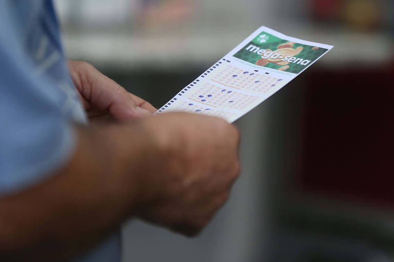 Seis apostas acertam a quadra na Mega desse domingo (6) e prêmios chegam a R$ 4,4 mil; bolada principal saltou para R$ 70 milhões