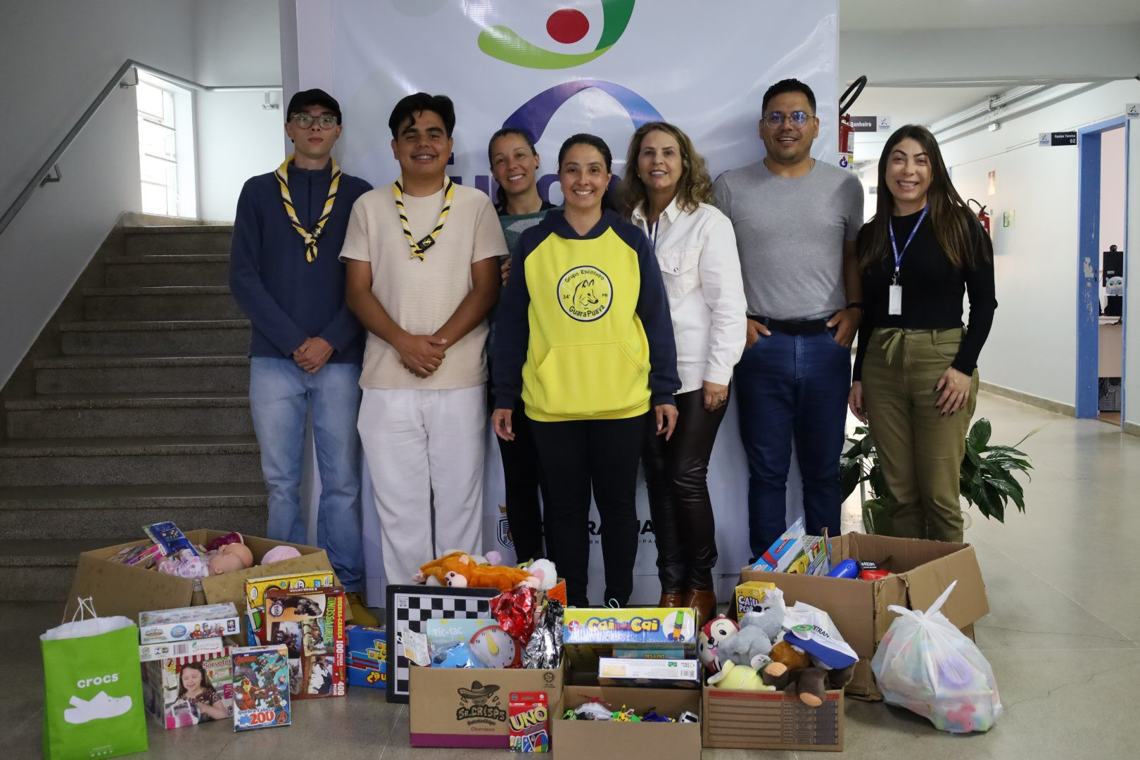 Grupo de Escoteiros Guara Puava doa brinquedos à Fundação Proteger para o Dia das Crianças
