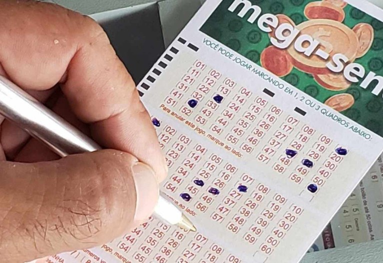 SORTE EM GUARAPUAVA! Aposta fatura prêmio na Mega e bolada do prêmio principal acumula