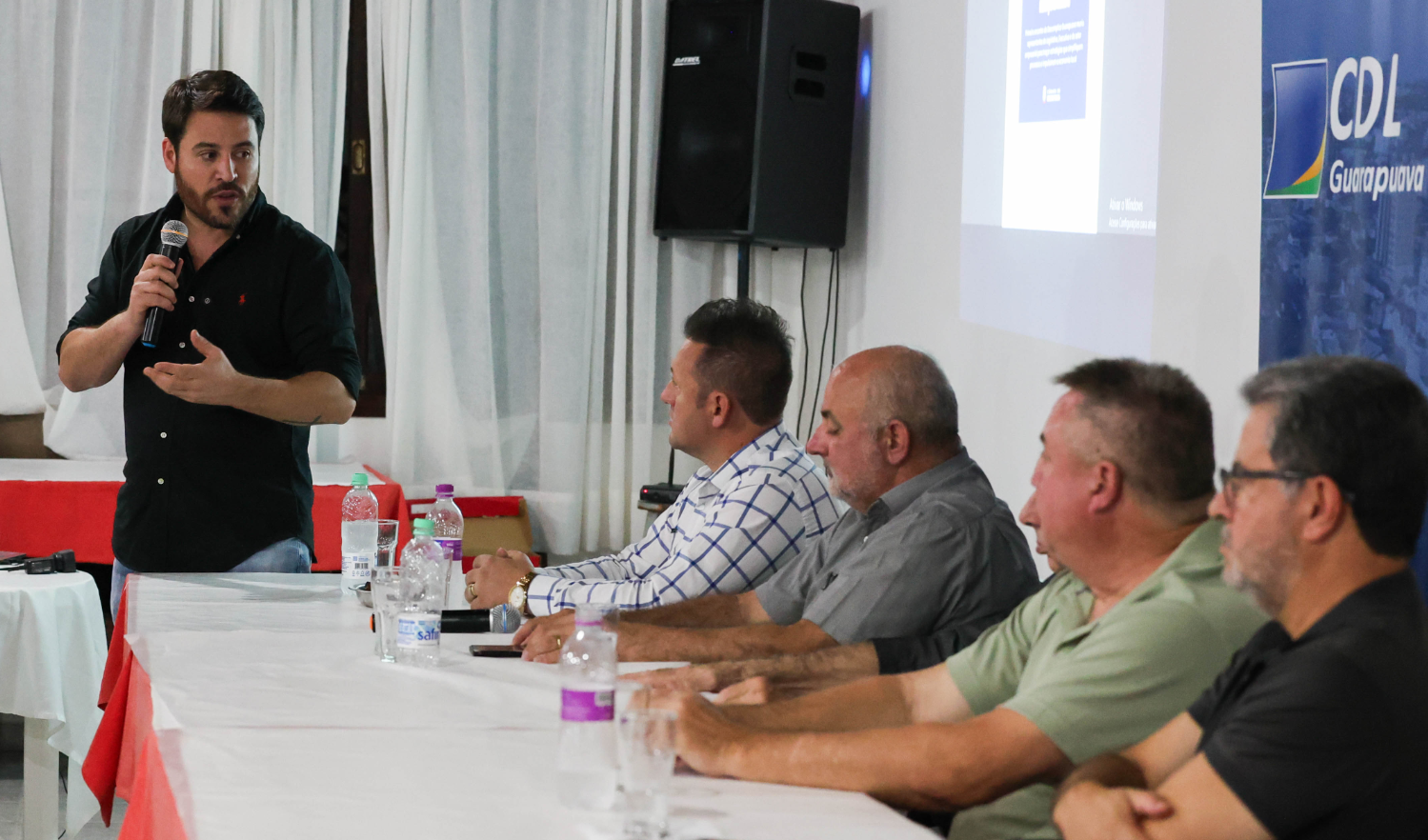 Projeto Descomplica Guarapuava é apresentado em reunião do CDL Guarapuava