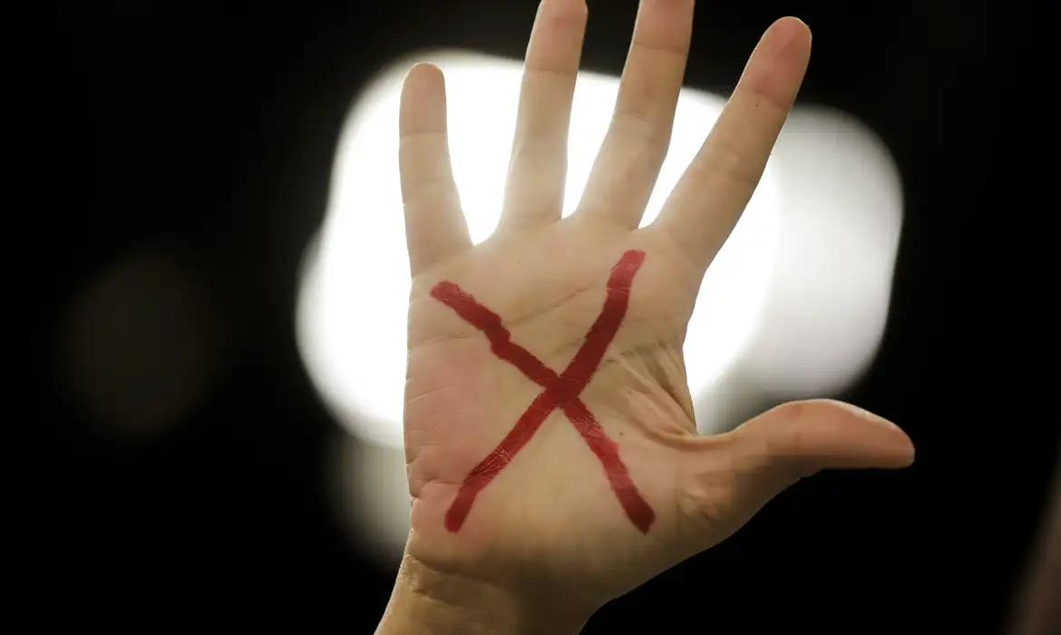 Comissão aprova divórcio unilateral em cartório para vítima de violência doméstica 